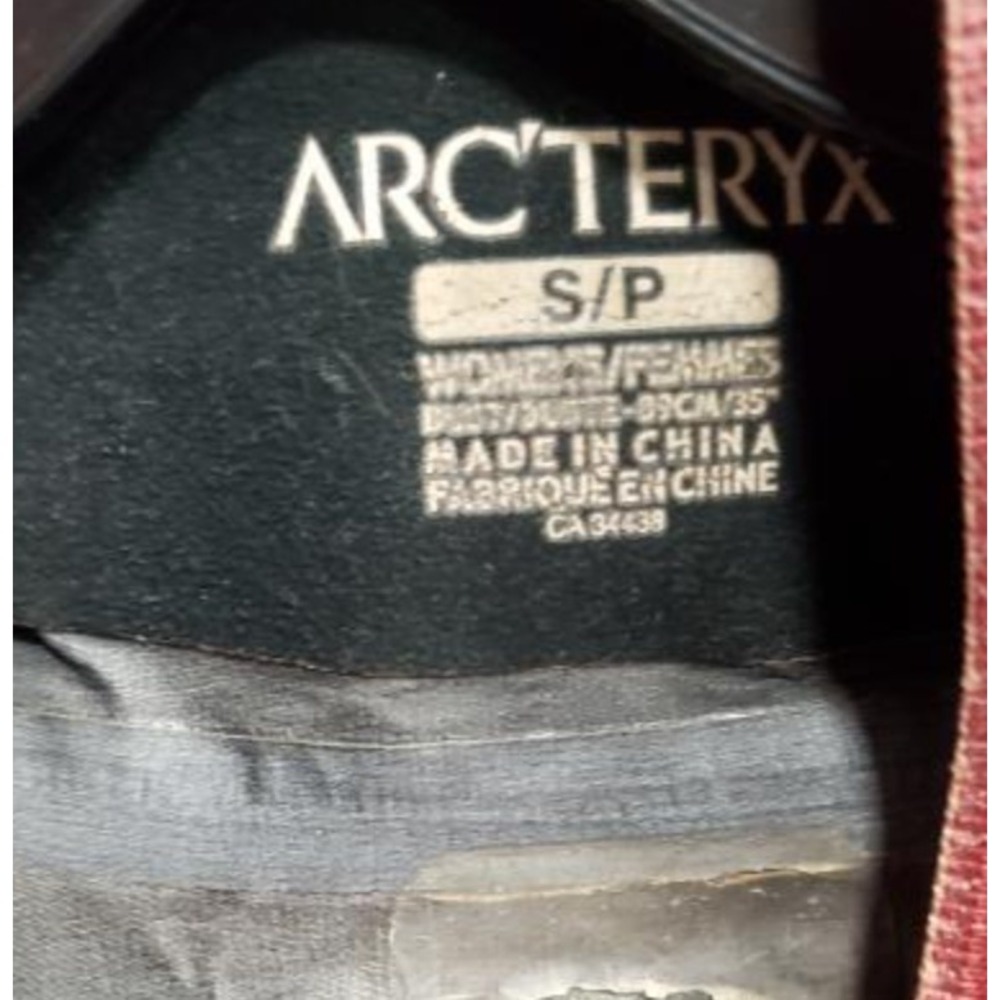 Arc'teryx Beta AR Jacket Womens Small Red Gore-Tex Pro Shell Hooded - Picture 4 of 5